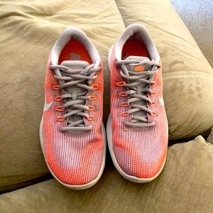 Nike flex running shoe (women’s)